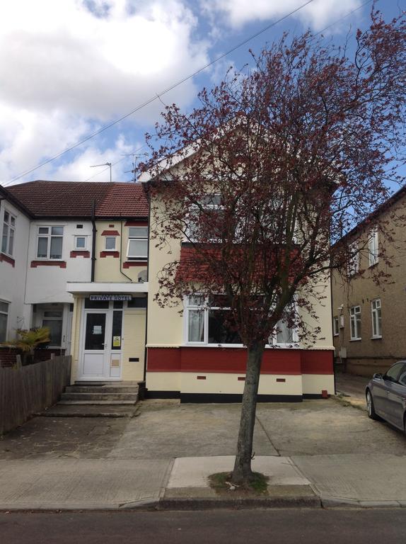 Repton Private Hotel Romford Exterior photo